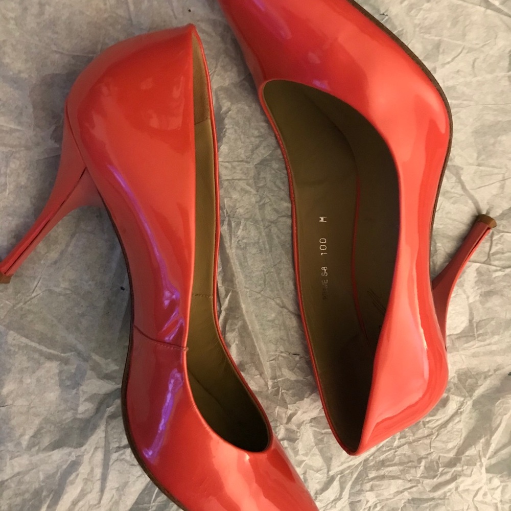 Coral Donald J Pliner shoes. Size 10.